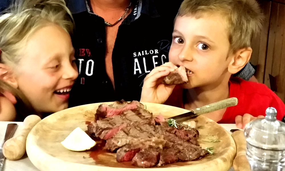 Alimentazione del bambino: c’è troppa… carne al fuoco!